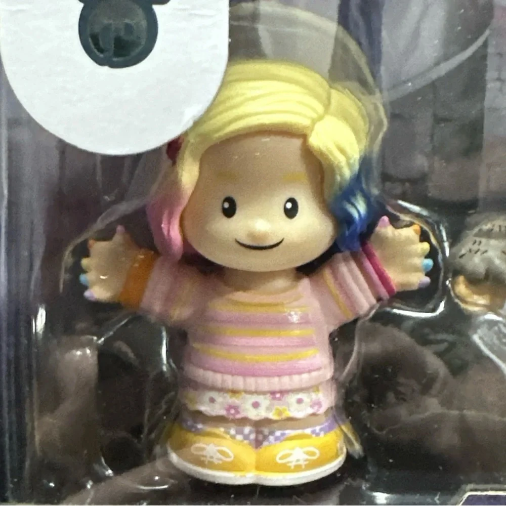 Fisher-Price Little People Collector, Special Edition Wednesday, 4 Figurine Set - Picture 6 of 7